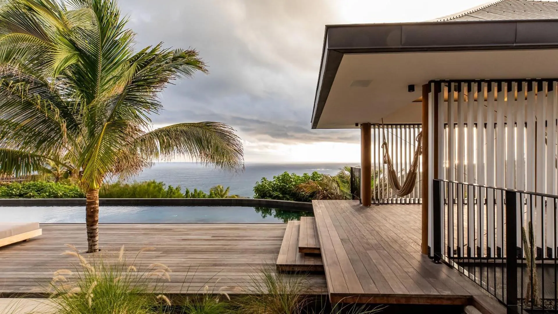 Well-Decorated Magnificent Villa Pointe Milou