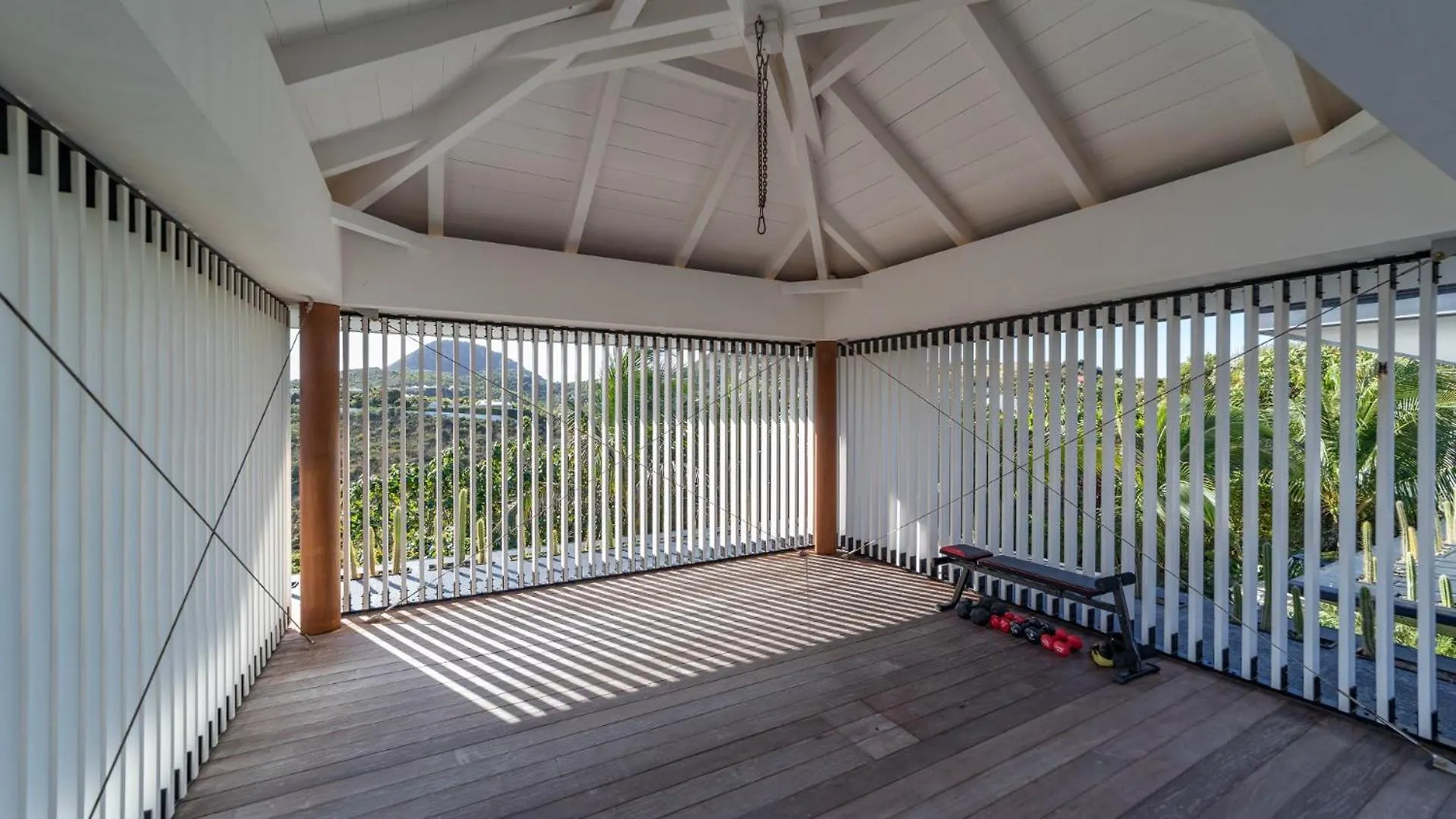 Well-Decorated Magnificent Villa Pointe Milou