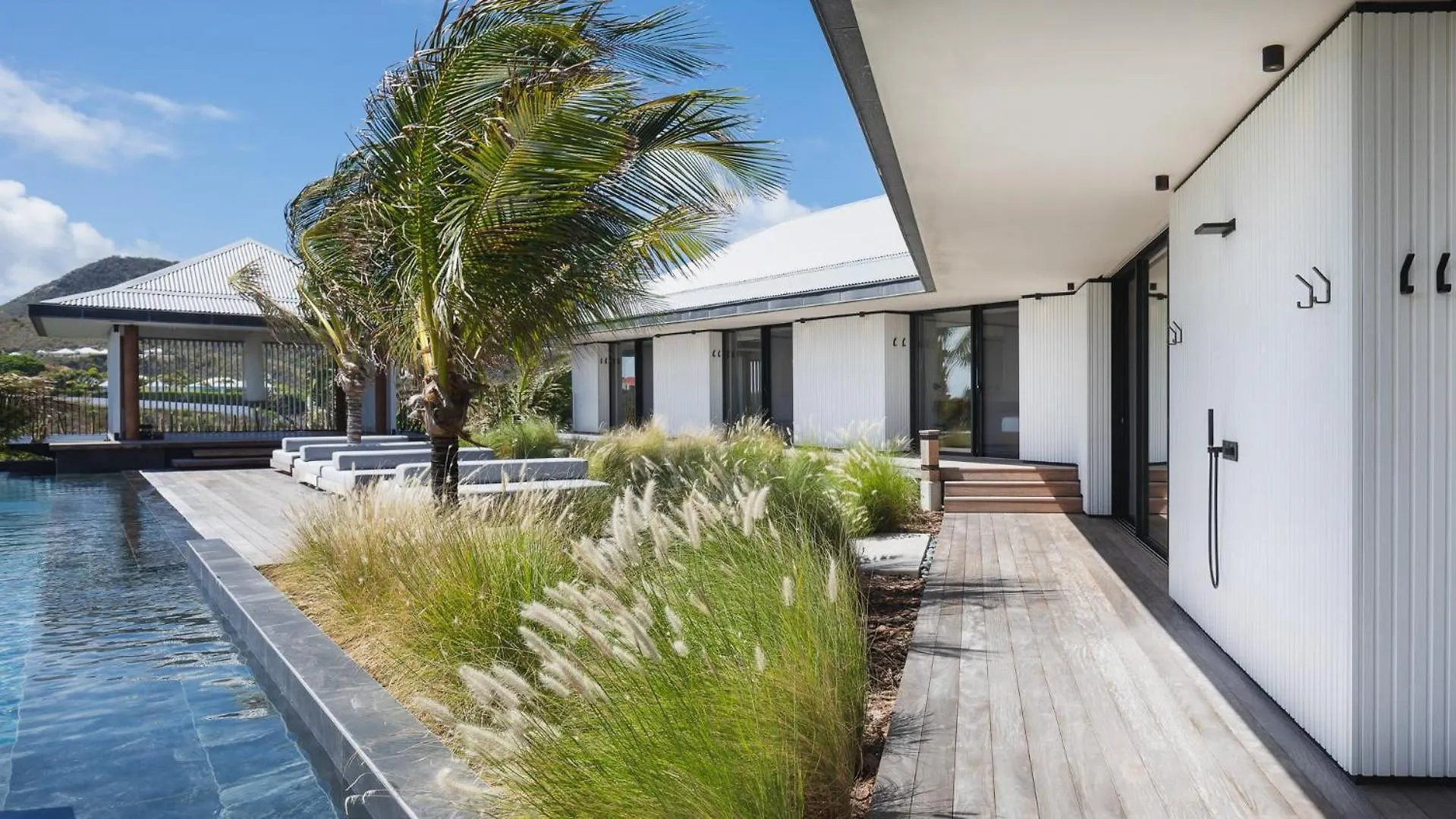 Well-Decorated Magnificent Villa Pointe Milou