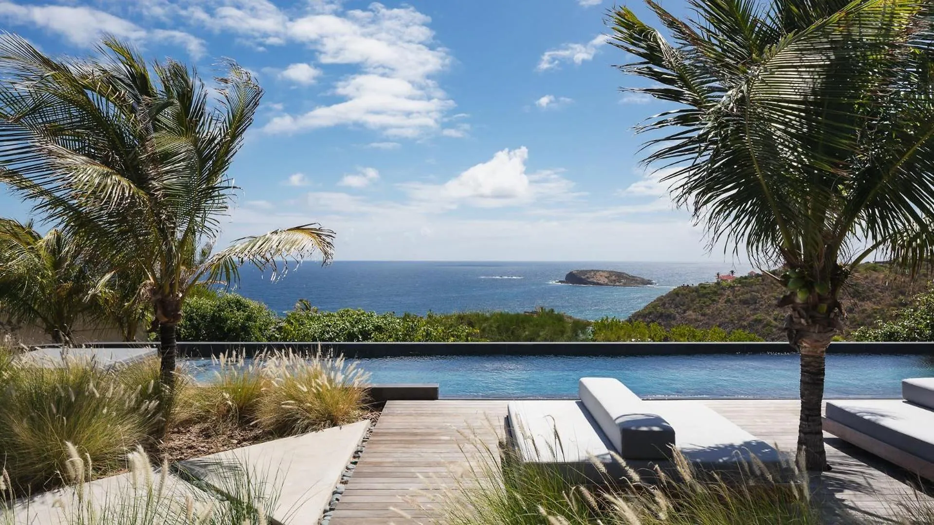 Well-Decorated Magnificent Villa Pointe Milou