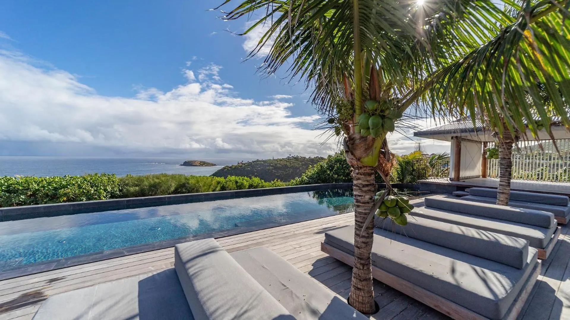 Well-Decorated Magnificent Villa Pointe Milou
