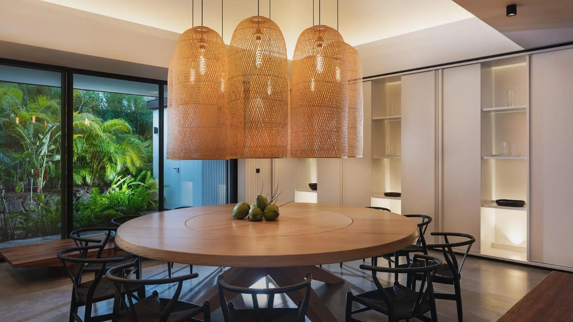 Well-Decorated Magnificent Villa Pointe Milou