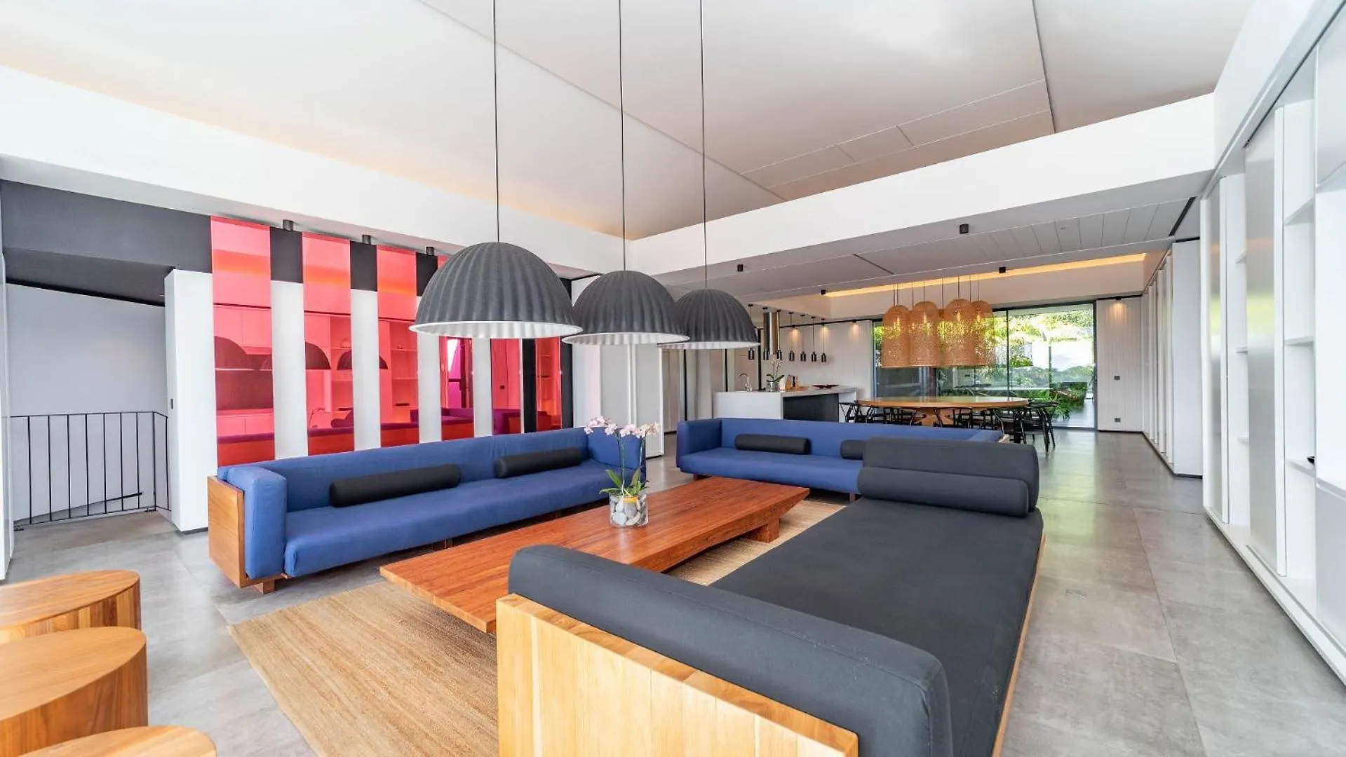 Well-Decorated Magnificent Villa Pointe Milou