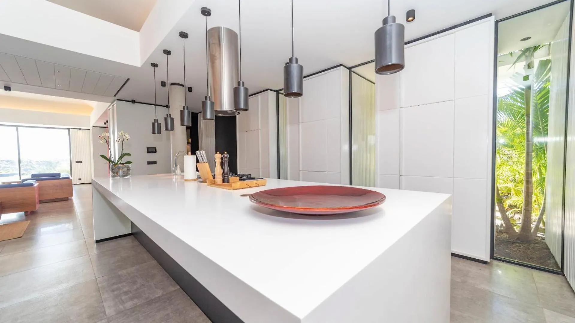 Well-Decorated Magnificent Villa Pointe Milou