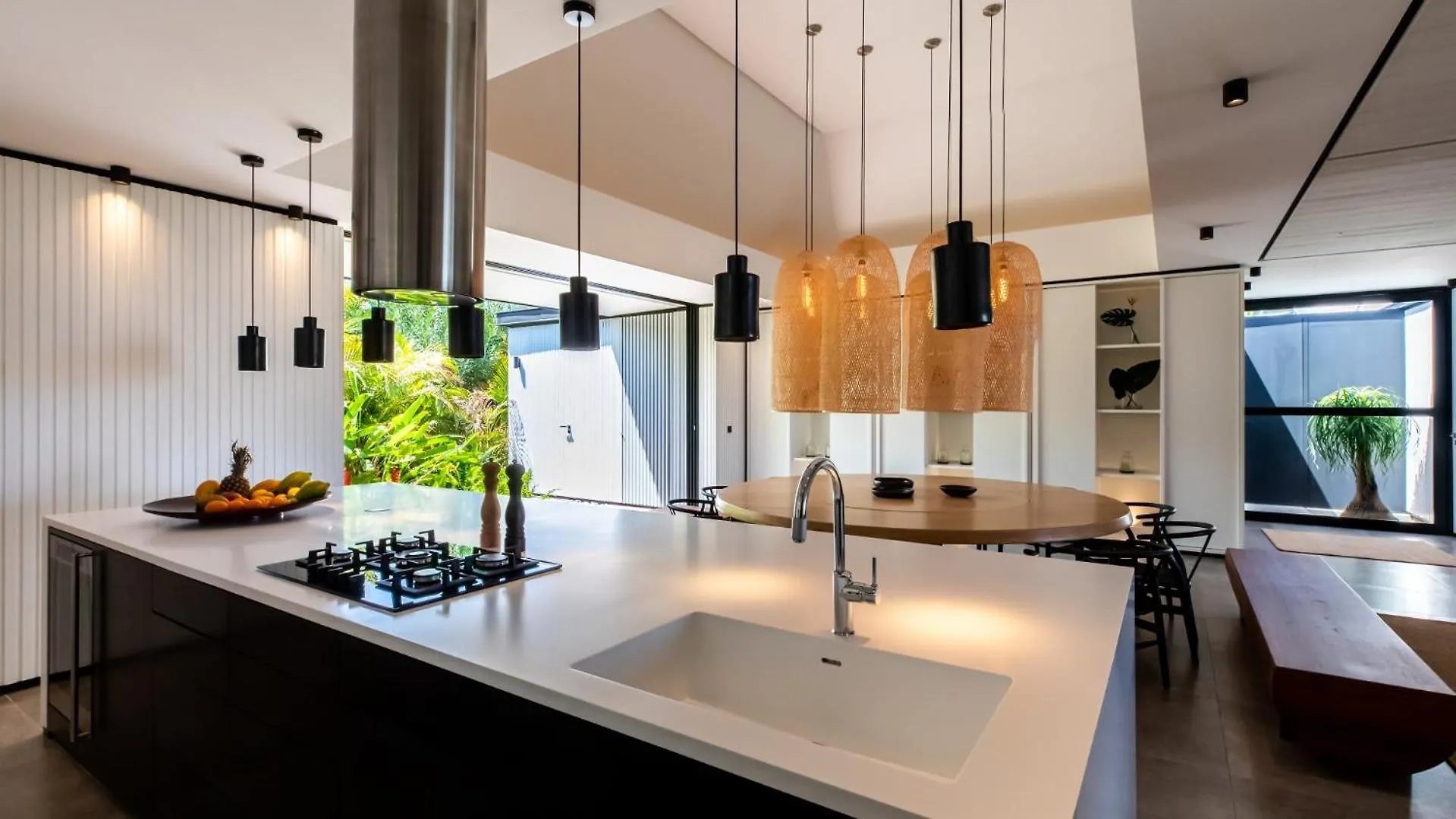 Well-Decorated Magnificent Villa Pointe Milou