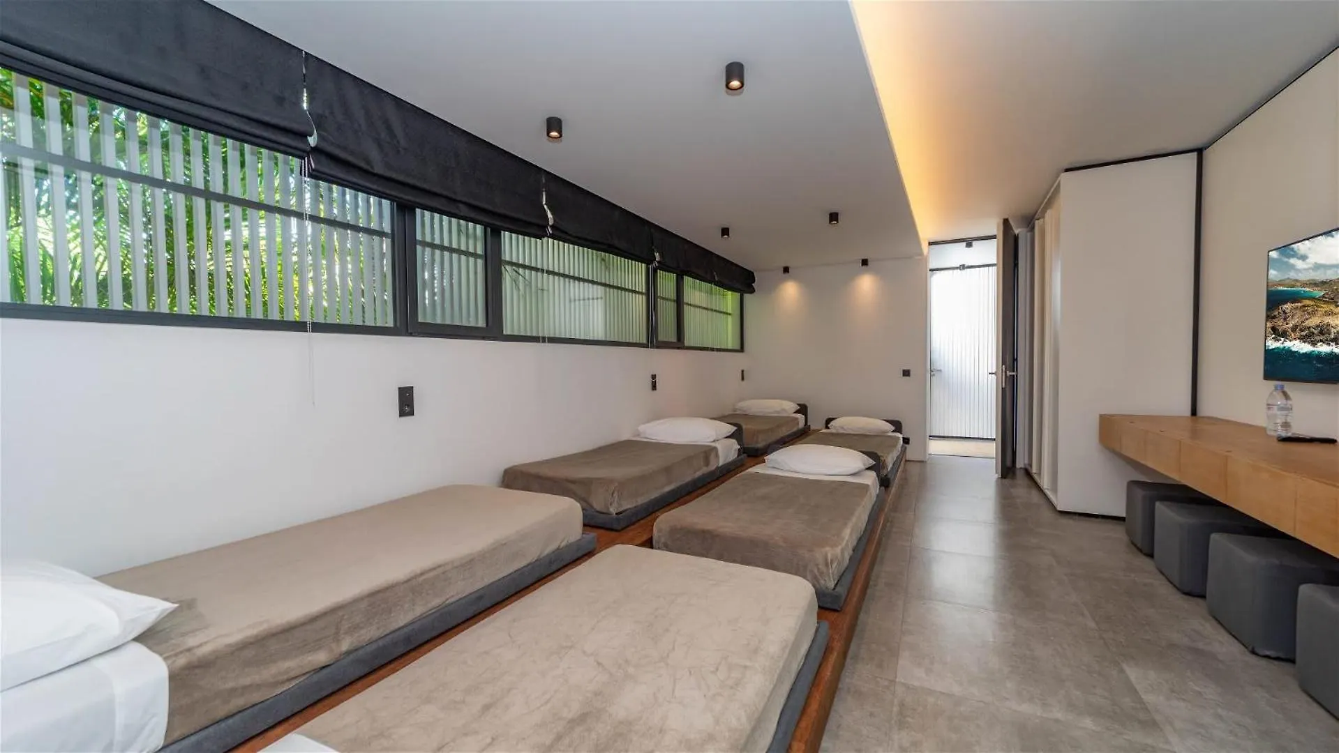 Well-Decorated Magnificent Villa Pointe Milou