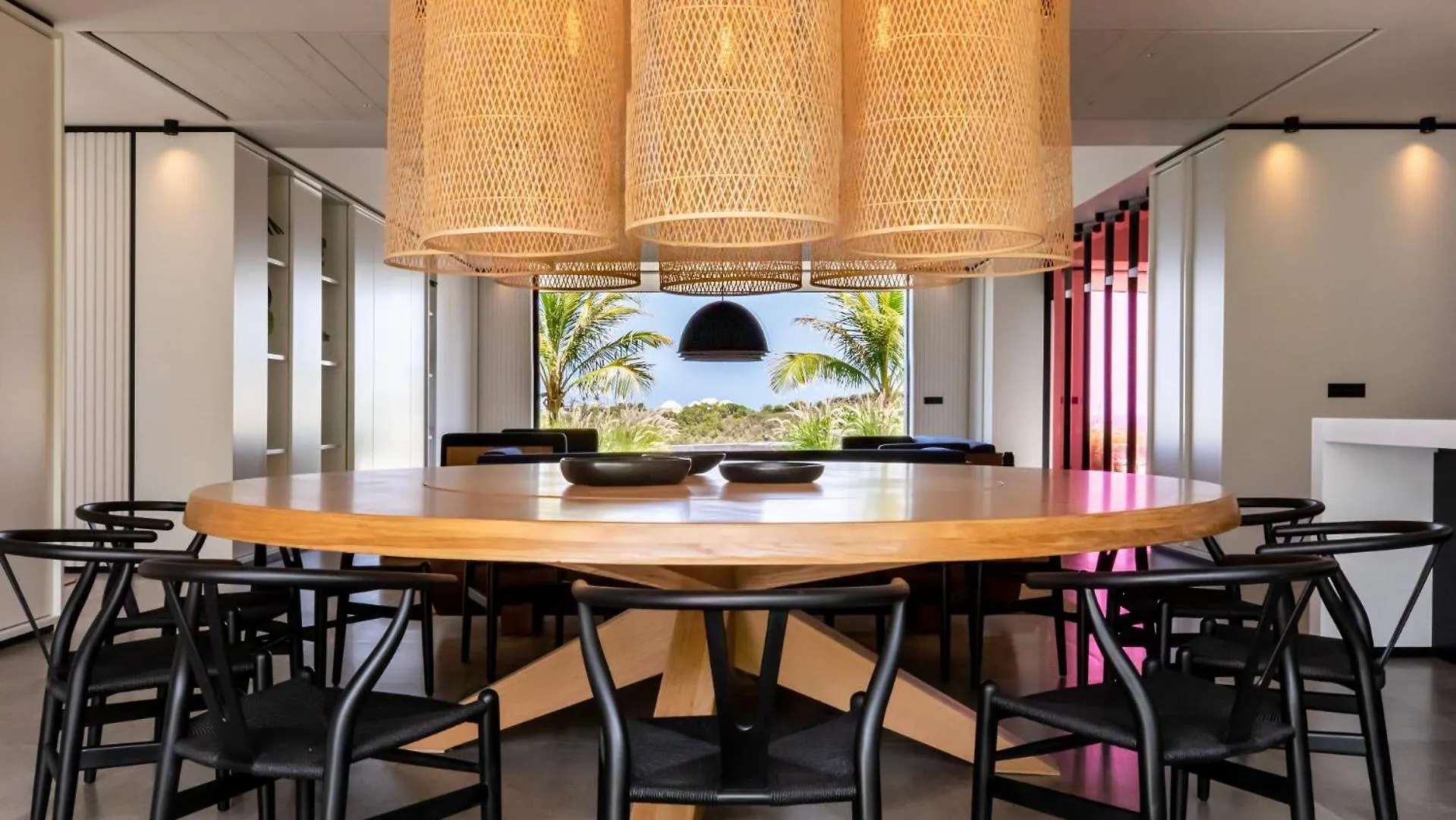 Well-Decorated Magnificent Villa Pointe Milou