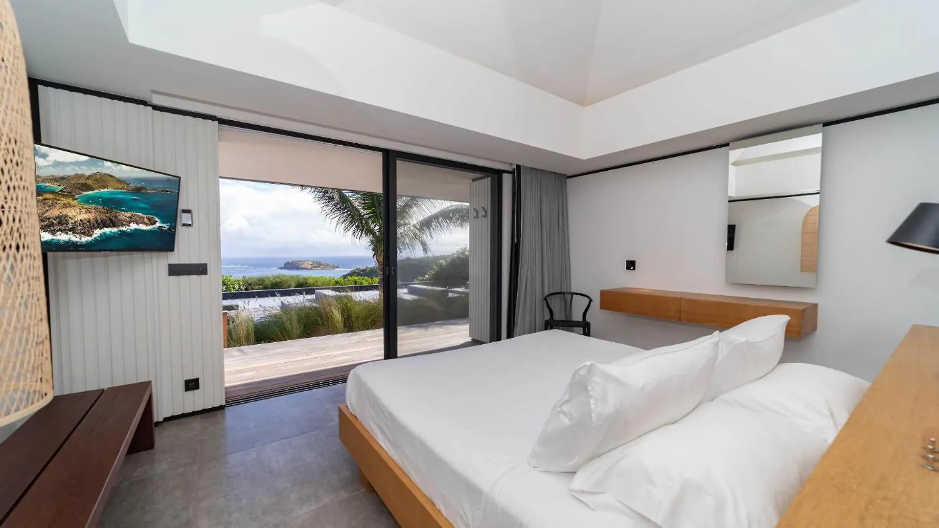 Well-Decorated Magnificent Villa Pointe Milou