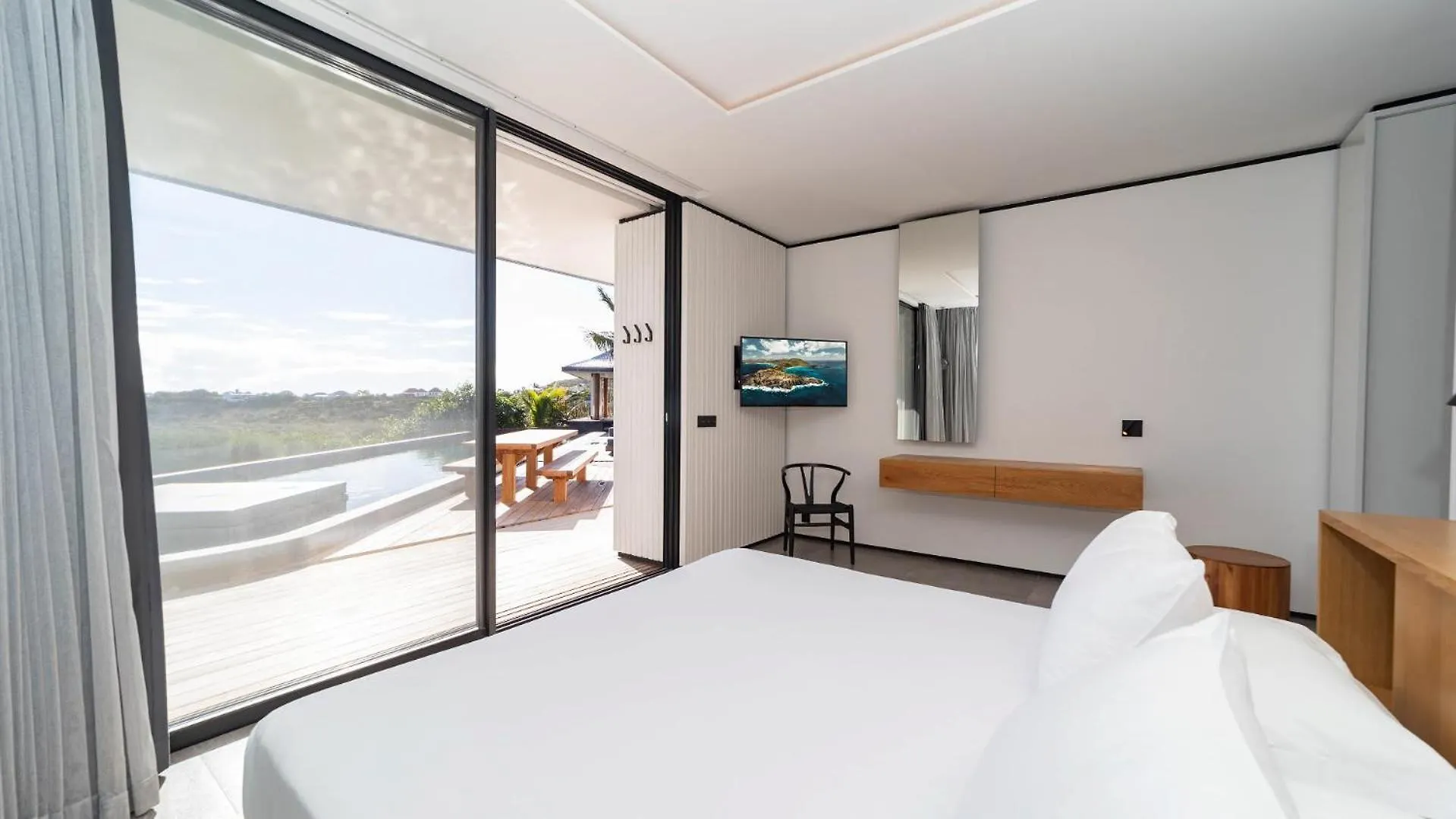 Well-Decorated Magnificent Villa Pointe Milou