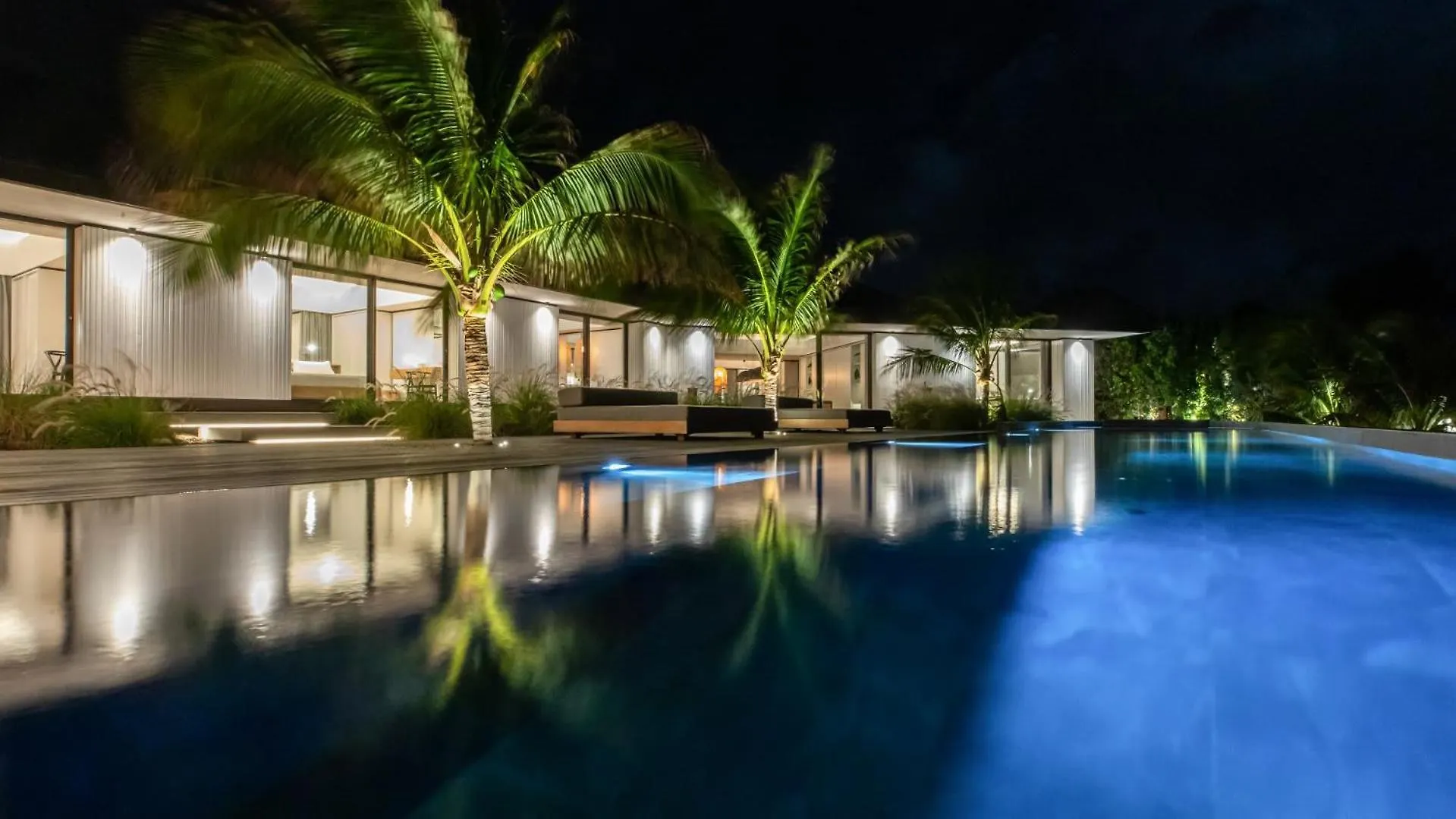 Well-Decorated Magnificent Villa Pointe Milou
