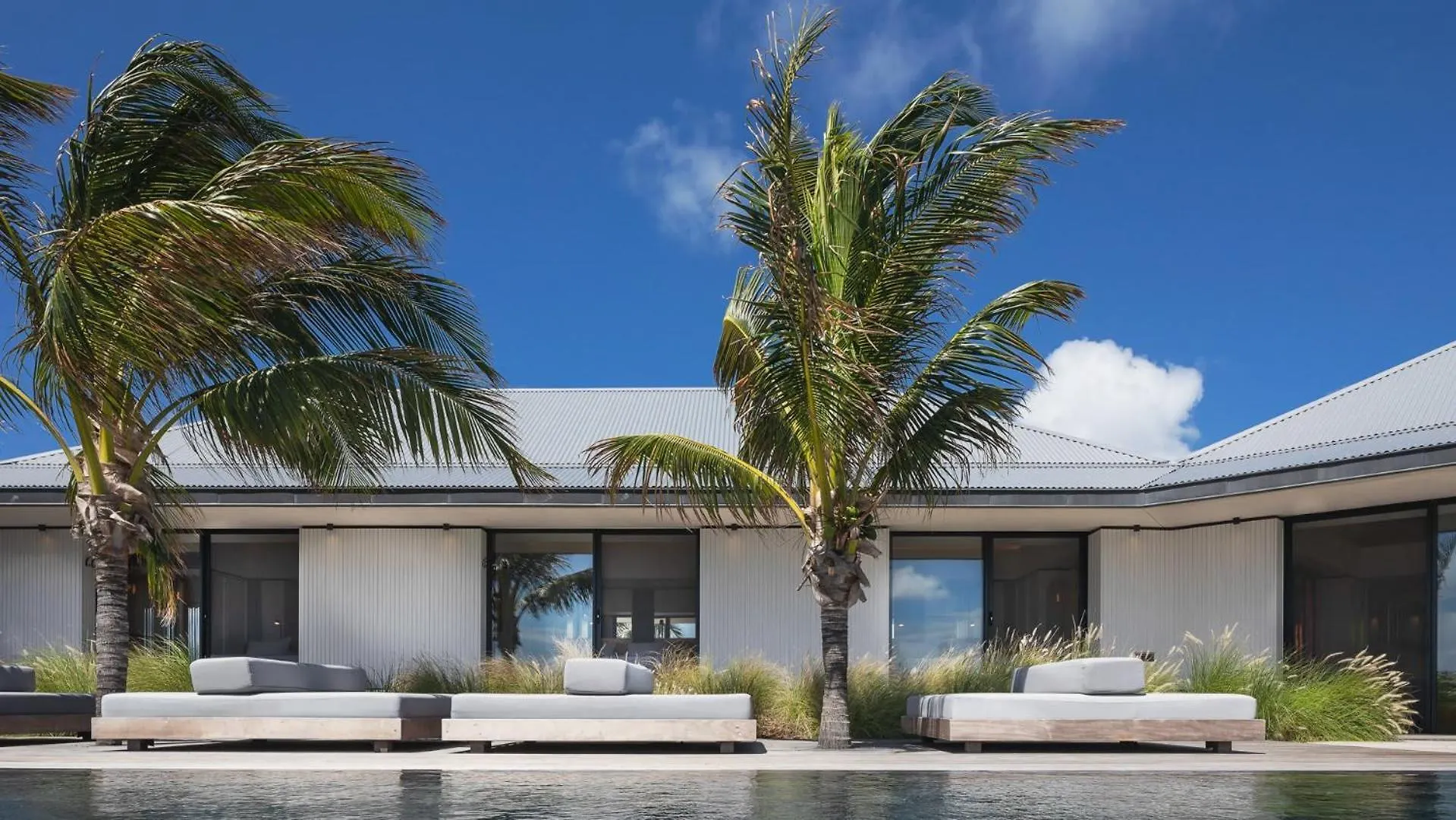 Well-Decorated Magnificent Villa Pointe Milou