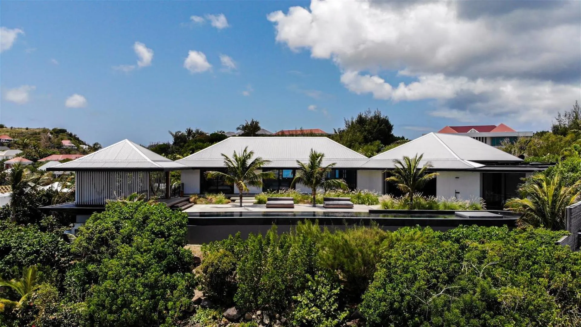 Well-Decorated Magnificent Villa Pointe Milou