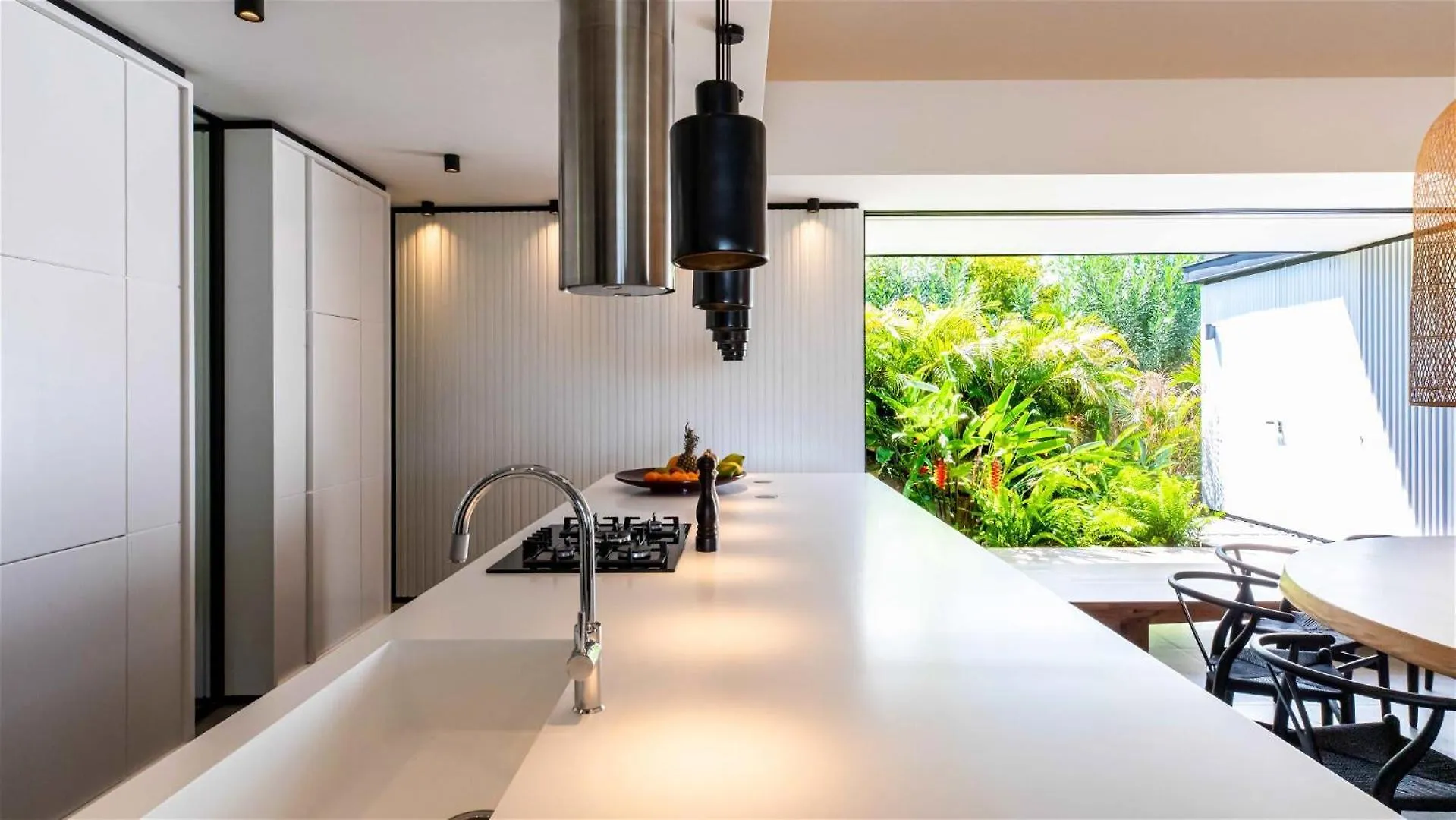 Well-Decorated Magnificent Villa Pointe Milou