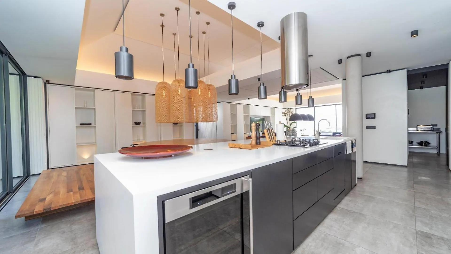 Well-Decorated Magnificent Villa Pointe Milou