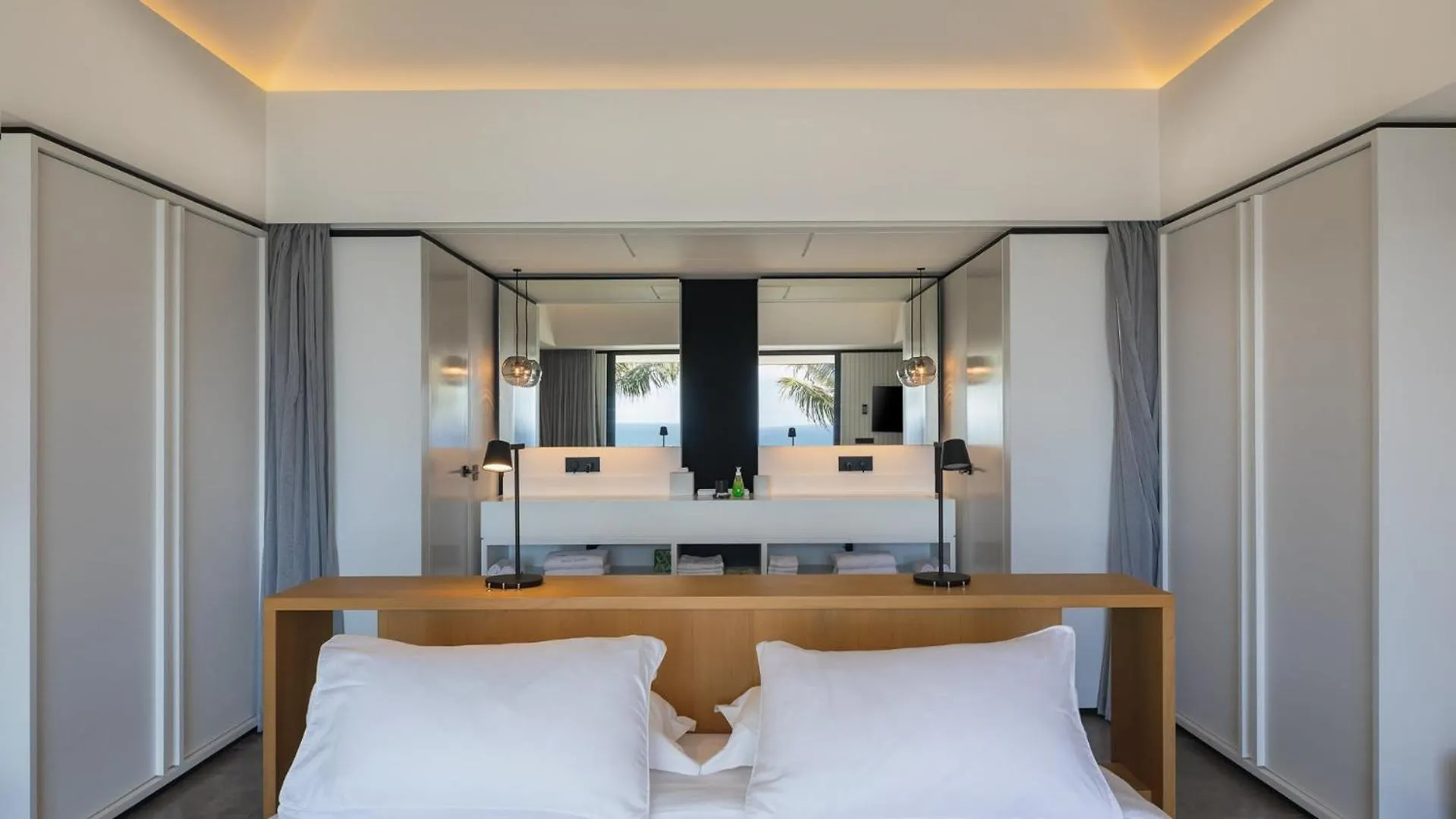 Well-Decorated Magnificent Villa Pointe Milou